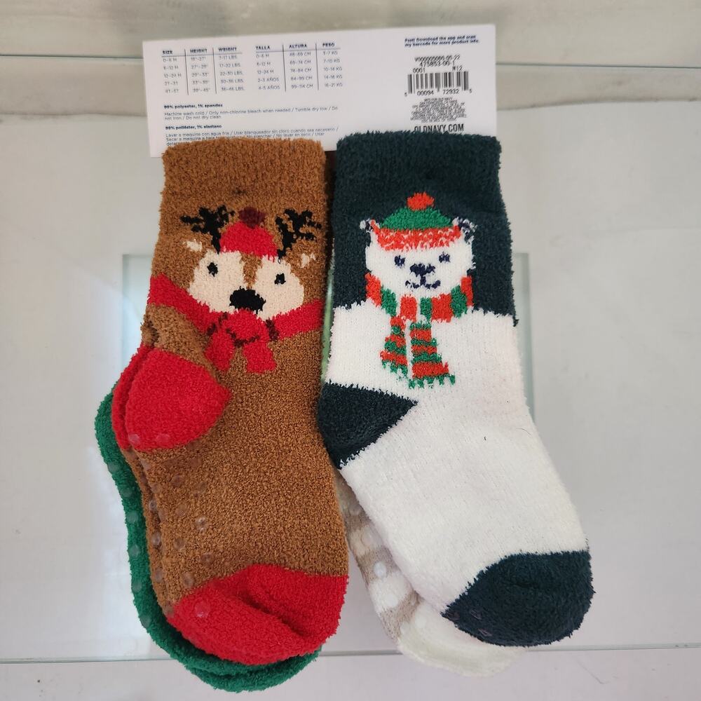 NIP Old Navy 4 pack Christmas Fuzzy Socks Size small 6-12months